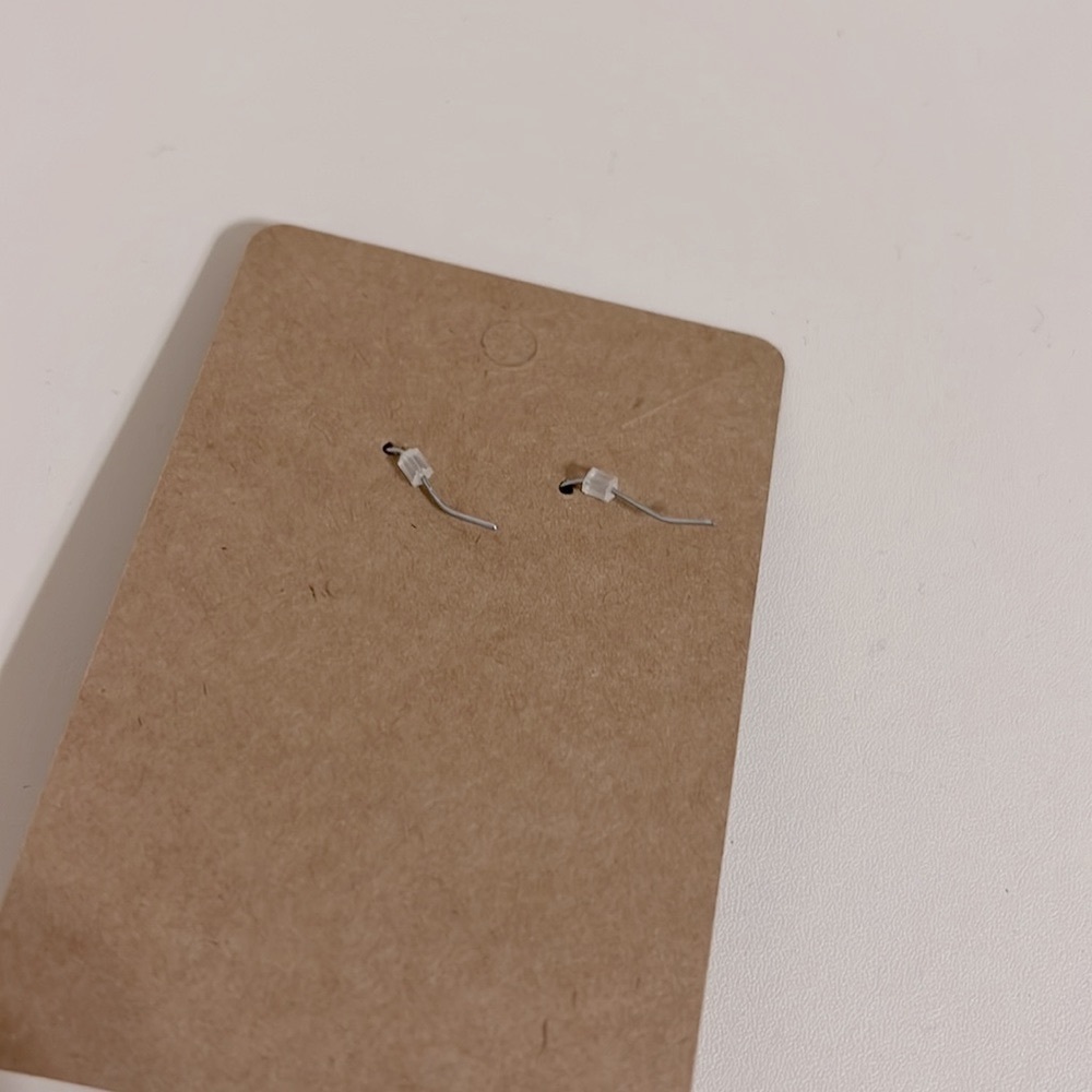 🆕 Ear Fleek Silver Tone Earrings - Picture 3 of 3
